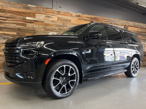 Used 2021 Chevrolet Suburban RST w/ Luxury Package image 17