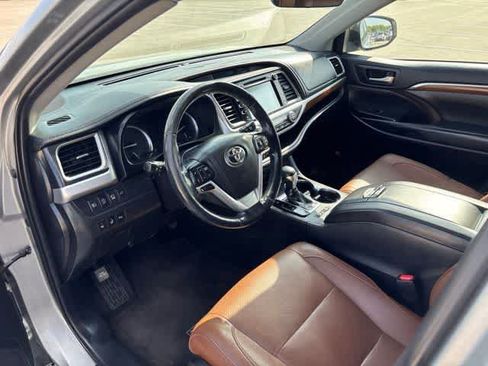 Used 2019 Toyota Highlander Limited Platinum AWD/4WD image 9
