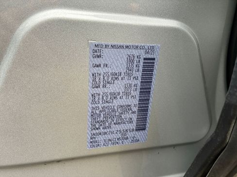 Used 2025 Nissan Pathfinder SV AWD/4WD image 32