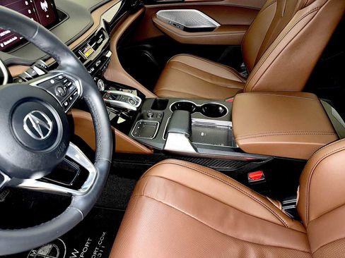 Used 2024 Acura MDX SH-AWD w/ Technology Package image 19