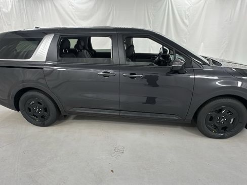 New 2026 Kia Carnival image 2