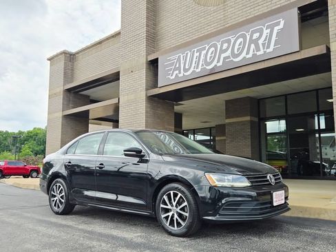 Used 2017 Volkswagen Jetta SE FWD image 1