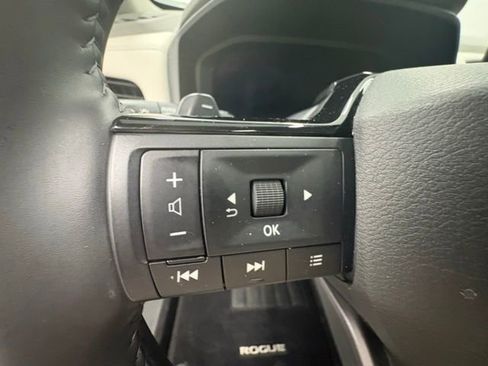 Used 2025 Nissan Rogue SL w/ Tech Package image 17