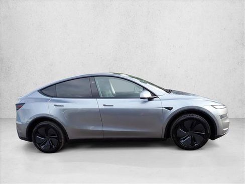 Used 2026 Tesla Model Y AWD image 5