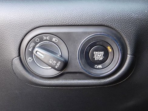 Used 2019 Maserati Levante image 28