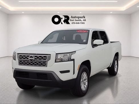 Used 2024 Nissan Frontier SV RWD image 2
