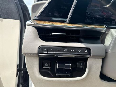 Used 2021 Cadillac Escalade Sport Platinum AWD/4WD image 29