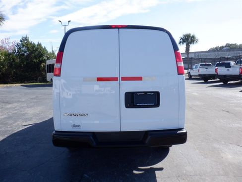 Used 2023 Chevrolet Express 2500 w/ Driver Convenience Package image 4