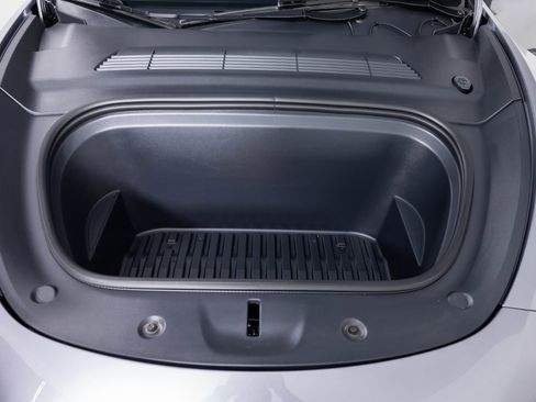 Used 2025 Tesla Model Y Long Range image 37