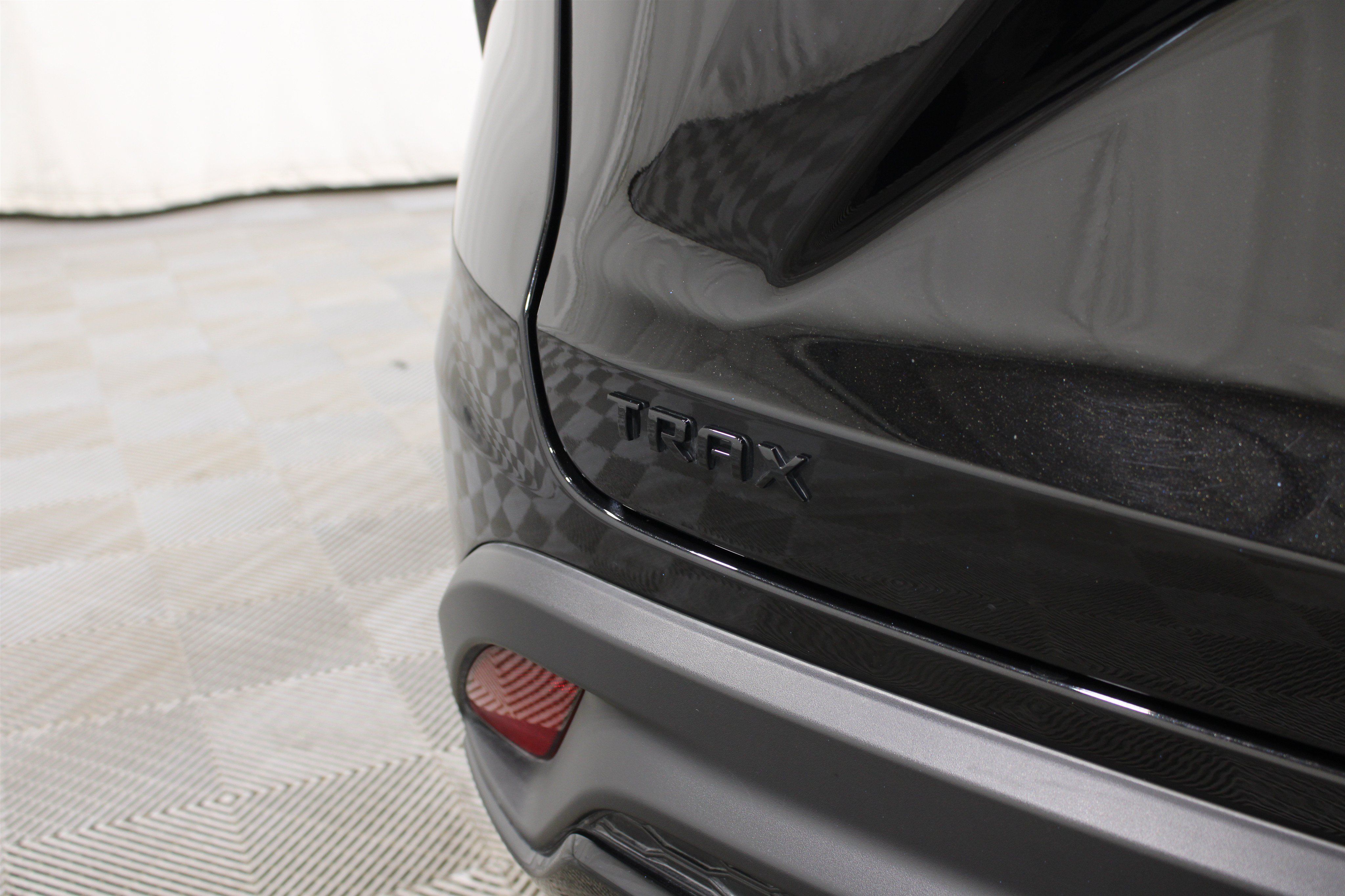 Used 2025 Chevrolet Trax RS w/ Sunroof Package FWD image 28