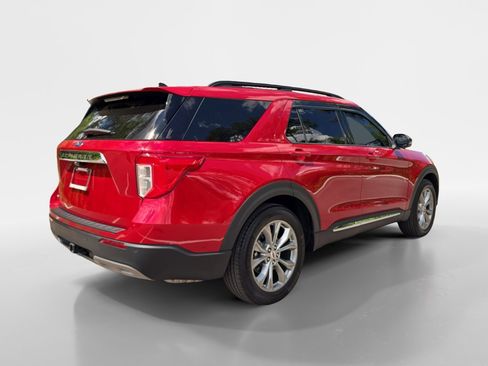 Used 2024 Ford Explorer XLT w/ Equipment Group 202A image 5