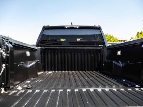 Used 2025 Toyota Tacoma SR w/ SR Upgrade Package AWD/4WD image 11