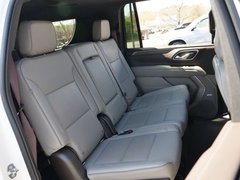 Used 2022 GMC Yukon XL SLT w/ SLT Premium Package image 38