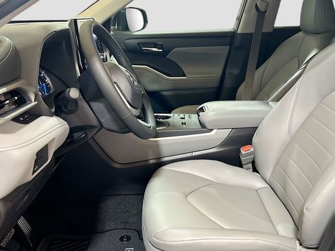 New 2026 Toyota Highlander XLE image 19