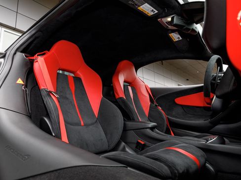 Used 2019 McLaren 570S Coupe RWD image 34