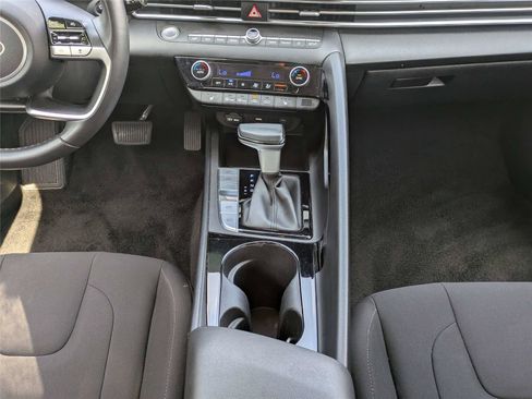 Used 2025 Hyundai Elantra SEL FWD image 20