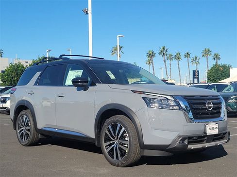 New 2025 Nissan Pathfinder Platinum image 22