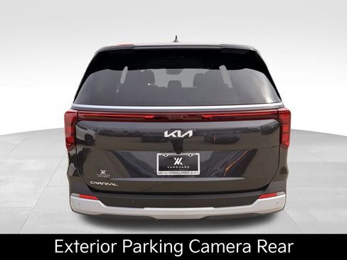 New 2026 Kia Carnival image 3