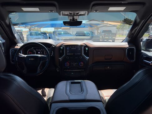 Used 2021 Chevrolet Silverado 1500 High Country w/ Technology Package AWD/4WD image 17