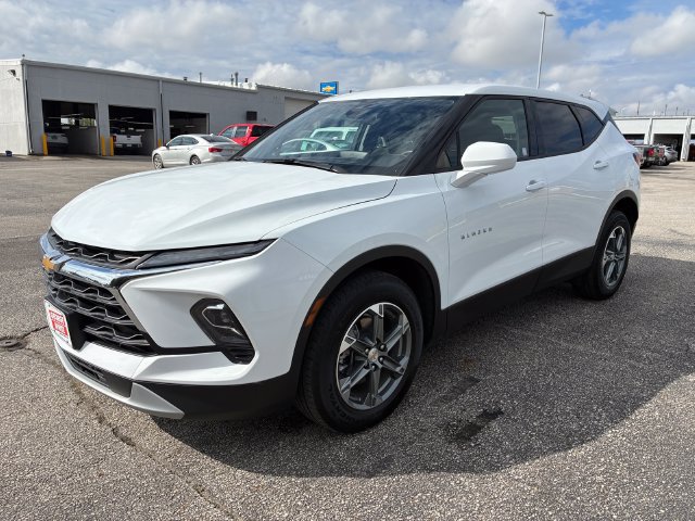 Used 2025 Chevrolet Blazer LT AWD/4WD image 9