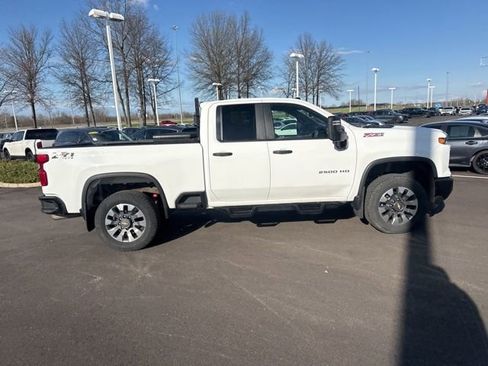 Used 2024 Chevrolet Silverado 2500 Custom w/ Custom Convenience Package image 9