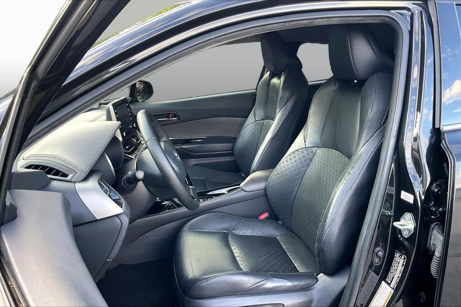 Used 2020 Toyota C-HR Limited FWD image 7
