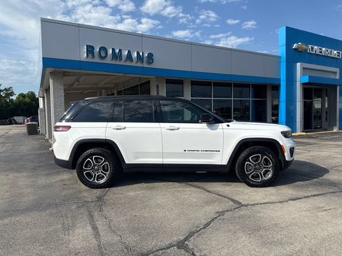 Used 2024 Jeep Grand Cherokee Trailhawk w/ Advanced Protech Group II AWD/4WD image 2
