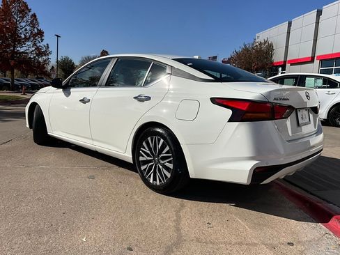 Used 2025 Nissan Altima 2.5 SV image 8