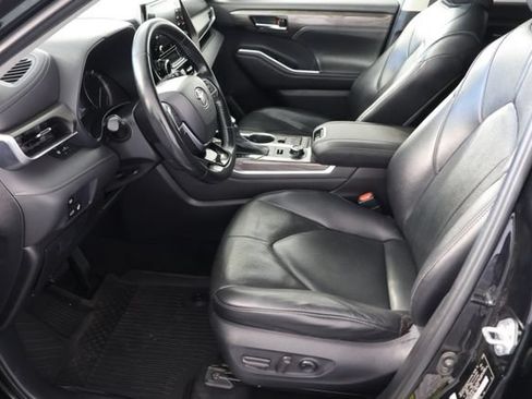 Used 2021 Toyota Highlander Limited AWD/4WD image 20