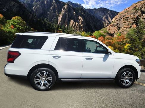 Used 2024 Ford Expedition Limited AWD/4WD image 2