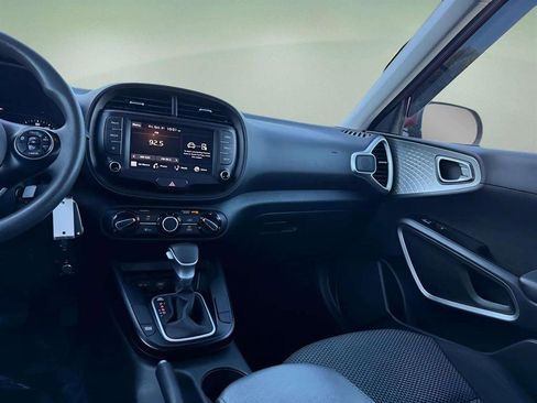 Used 2022 Kia Soul LX w/ Technology Package image 11