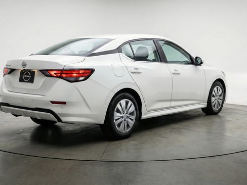 Used 2025 Nissan Sentra S image 9