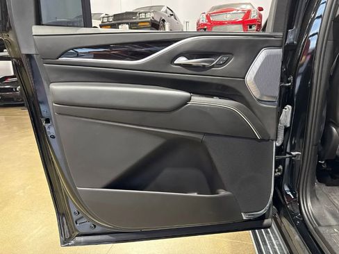 Used 2023 Cadillac Escalade ESV V image 18