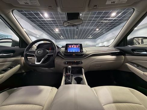 Used 2025 Nissan Altima 2.5 SV FWD image 15