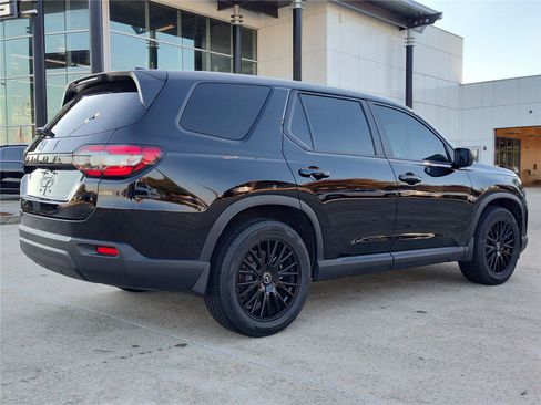 Used 2023 Honda Pilot LX image 7