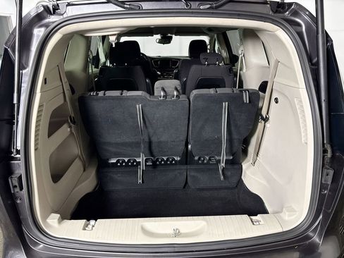 Used 2023 Chrysler Voyager LX FWD image 22
