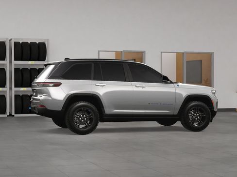 New 2024 Jeep Grand Cherokee Trailhawk w/ Advanced Protech Group II AWD/4WD image 7