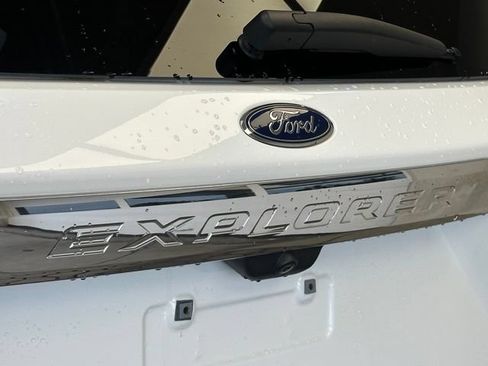 Certified 2023 Ford Explorer XLT w/ Equipment Group 202A AWD/4WD image 30