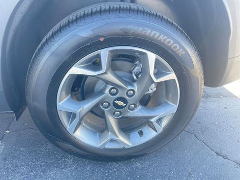 Used 2025 Chevrolet Trax LT image 30