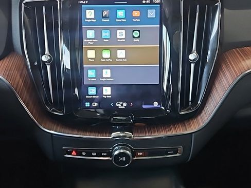 Used 2023 Volvo XC60 B5 Plus image 30