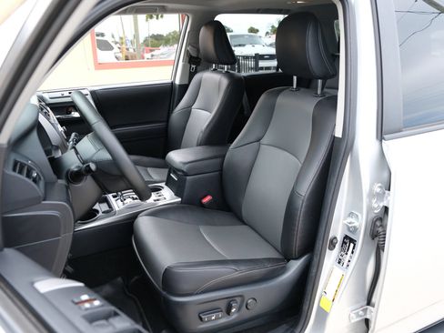 Used 2022 Toyota 4Runner SR5 Premium w/ Moonroof Package AWD/4WD image 9