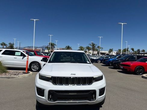 Used 2023 Jeep Grand Cherokee Overland AWD/4WD image 3
