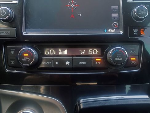 Used 2017 Nissan Maxima 3.5 S image 4