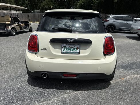 Used 2021 MINI Cooper 2-Door Hardtop FWD image 4