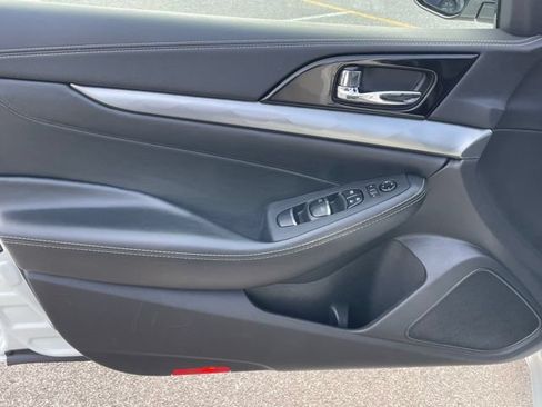 Used 2023 Nissan Maxima SV w/ Floor Mat Group FWD image 12