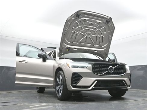 Used 2024 Volvo XC60 T8 Plus w/ Protection Package Premier image 54