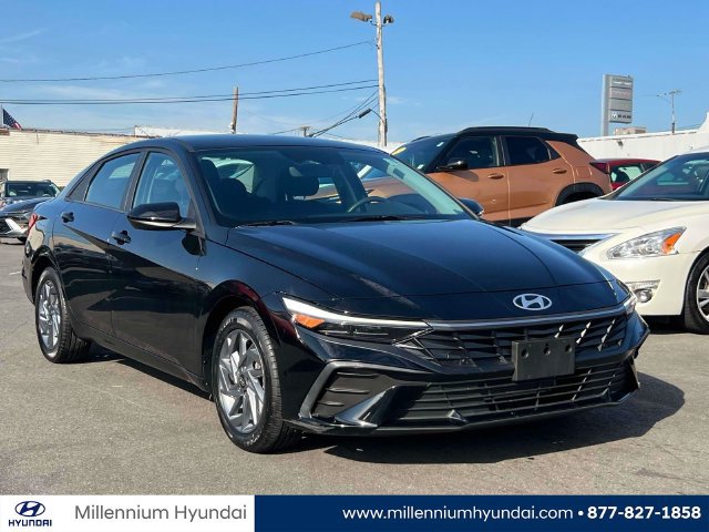 Certified 2024 Hyundai Elantra SEL FWD image 1