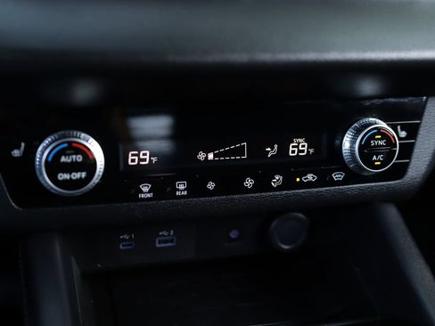 Used 2024 Mitsubishi Outlander SE Black Edition AWD/4WD image 15