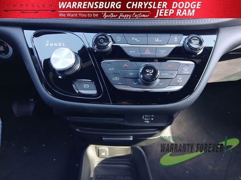 New 2026 Chrysler Pacifica Select image 23