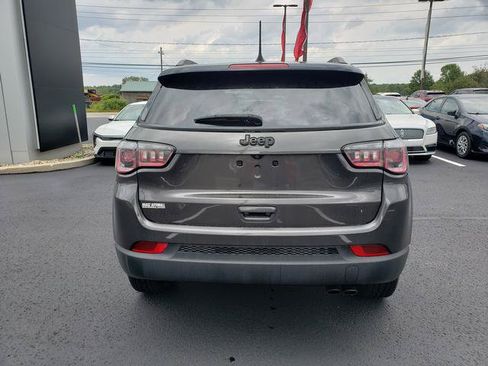 Used 2018 Jeep Compass Latitude w/ Popular Equipment Group FWD image 4